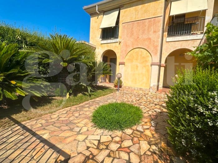 Casa quadrilocale in vendita in Località Maddalena Spiaggia SNC, La Maddalena, Capoterra