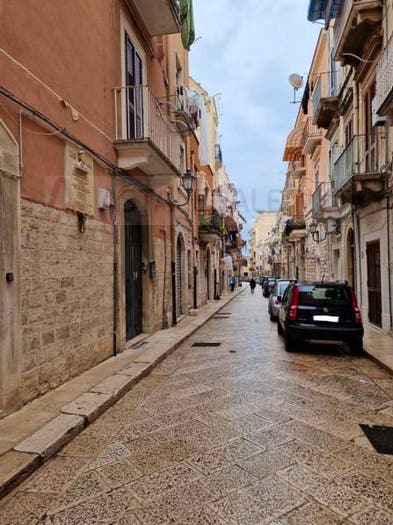 Appartamento trilocale in vendita in Via San Ruggiero, Centro Storico, Barletta