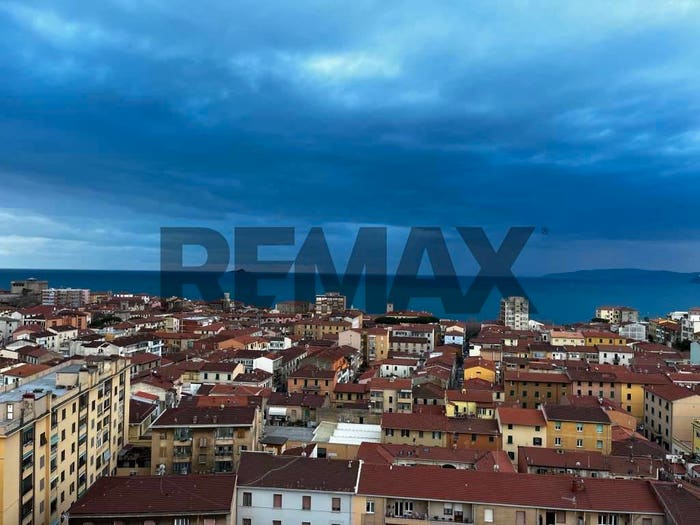 Appartamento con 5 locali in vendita in Centro, Piombino