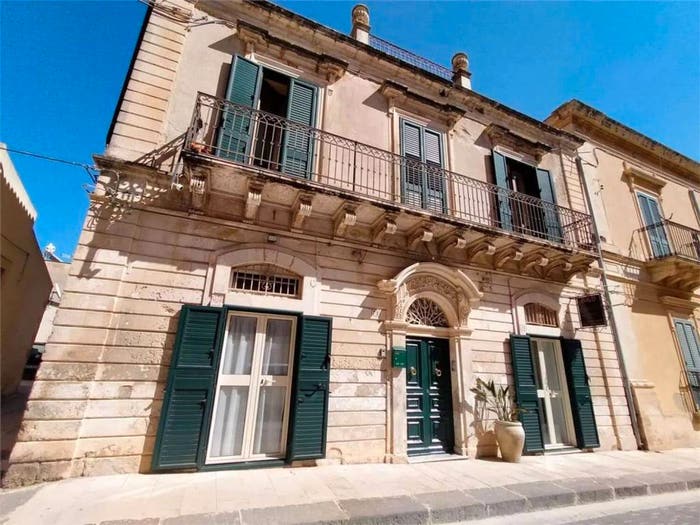 Casa con 6 locali in vendita in Via Sergio Sallicano SNC, Centro, Noto