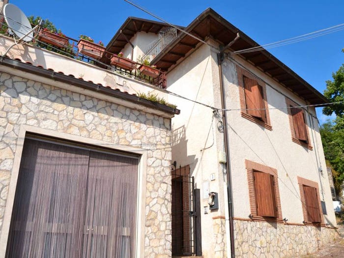 Casa con 6 locali in vendita in Via delle Salere, Pereto