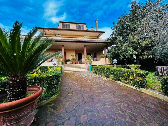 Casa con 6 locali in vendita in Via Terminillo, Vallelata, Aprilia