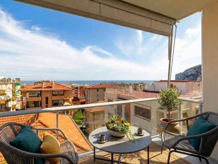 Appartamento quadrilocale in vendita in Via Stefano Cagna, Centro, Finale Ligure