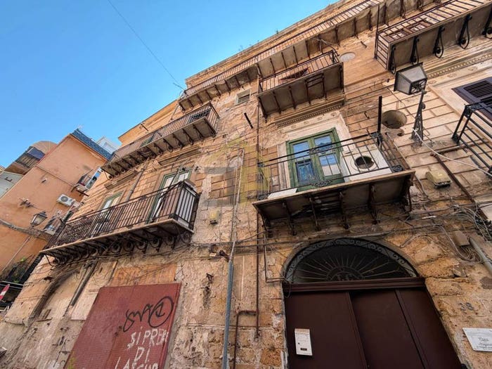 Appartamento con 5 locali in vendita in Piazza degli Aragonesi, Tribunale, Palermo