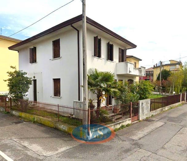 Casa con 6 locali in vendita in Porta Trento, Padova