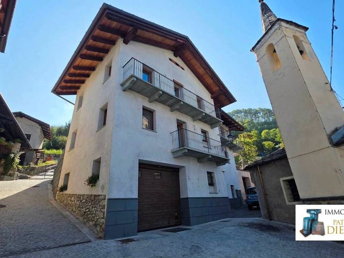 Casa con 6 locali in vendita in località Capoluogo, Centro, Charvensod