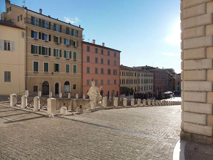 Appartamento con 5 locali in vendita in Piazza Plebiscito, Corsi, Ancona