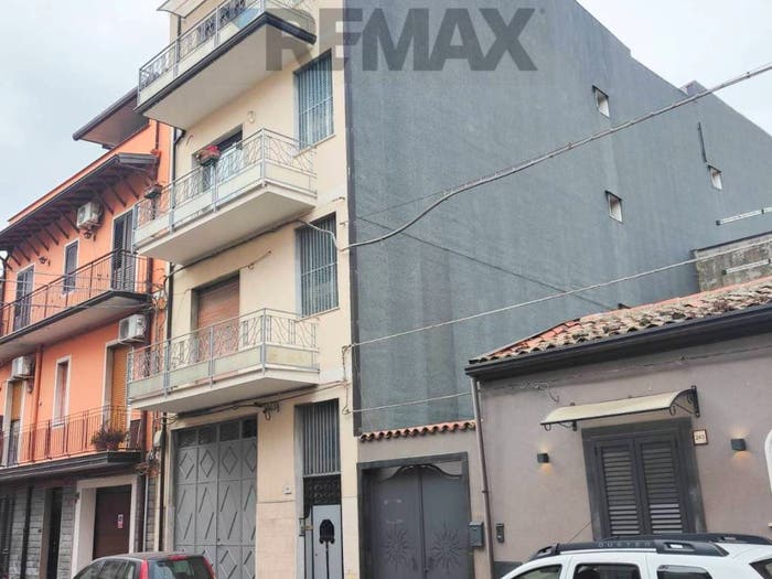 Appartamento con 6 locali in vendita in Via Circumvallazione, Paternò