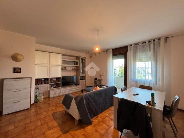 Appartamento trilocale in vendita in Via Guerzoni, Centro, Cadoneghe