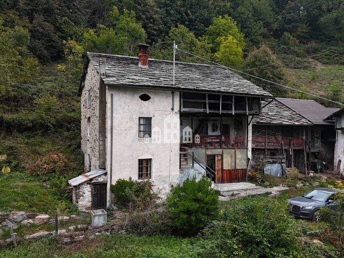 Casa con 5 locali in vendita in Località Montaner, Traversella