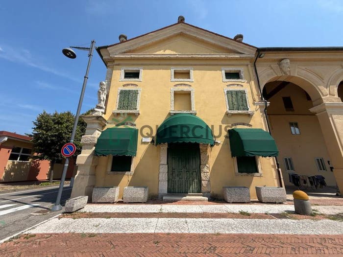 Casa con 6 locali in vendita in Piazza Francesco Poggi, Centro, Arcole