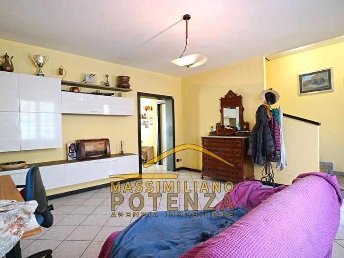 Casa quadrilocale in vendita in Via Emilio Gino Segrè, Centro, Monsummano Terme