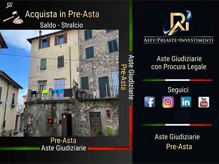 Appartamento trilocale in vendita in Via San Giovanni, Centro, Gallicano