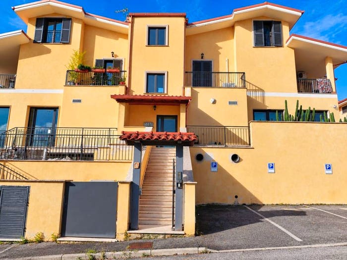 Appartamento trilocale in vendita in Via Silvio Pellico, Mentana