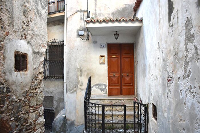 Casa quadrilocale in vendita in Vico Risorgimento, Paola