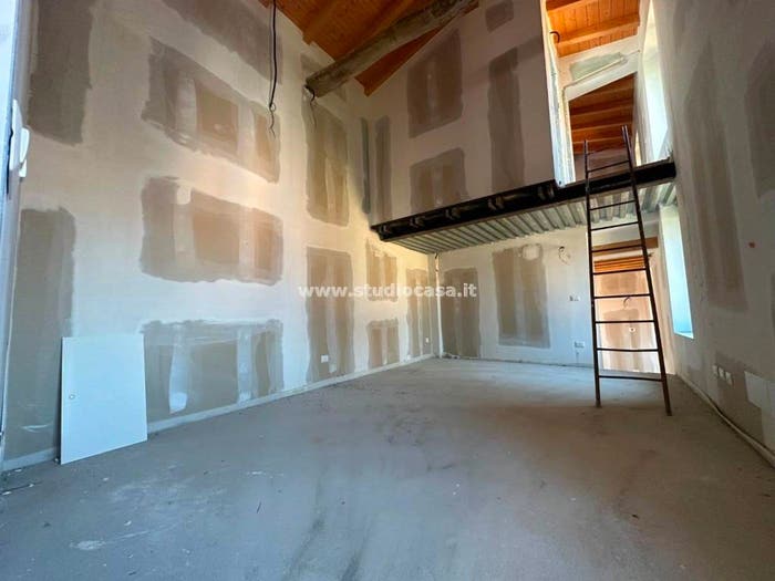 Appartamento trilocale in vendita in Via Cavour, Centro Storico, Crema