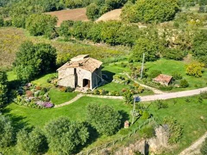 Casa con 6 locali in vendita in Via Dell'Annunziata, Centro, Baschi