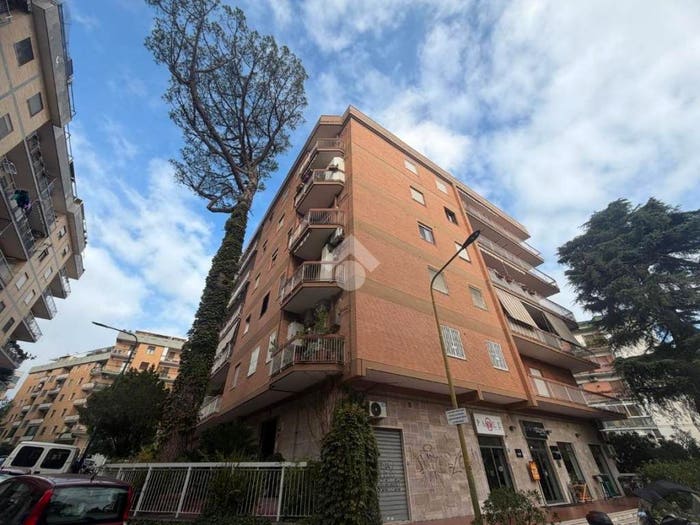 Appartamento con 5 locali in affitto in Via eduardo nicolardi, Colli Aminei Capodimonte, Napoli