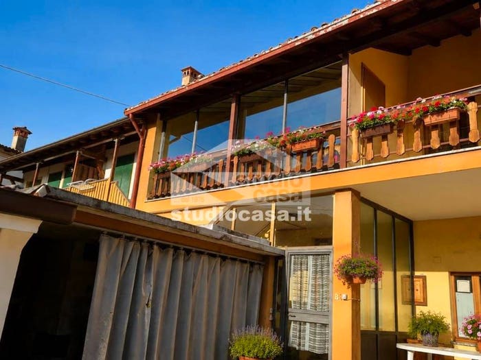 Casa bilocale in vendita in Centro, Solto Collina