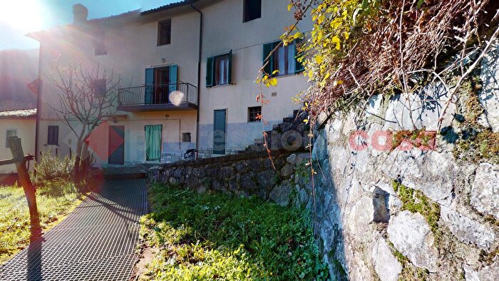 Appartamento con 6 locali in vendita in Via SAndrea, Gallicano