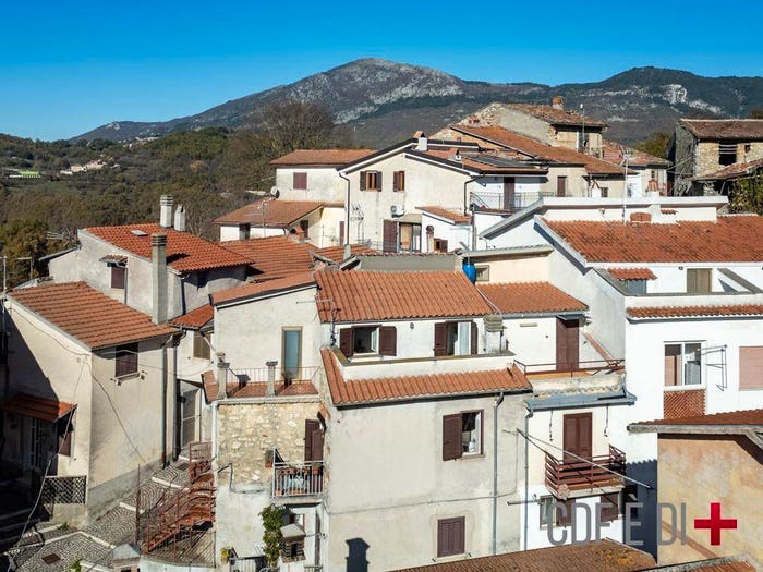 Appartamento quadrilocale in vendita in Frazione Granara, Pescorocchiano