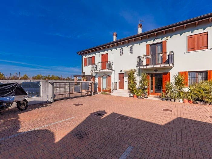Appartamento bilocale in vendita in Località Le Ché, Villafranca di Verona