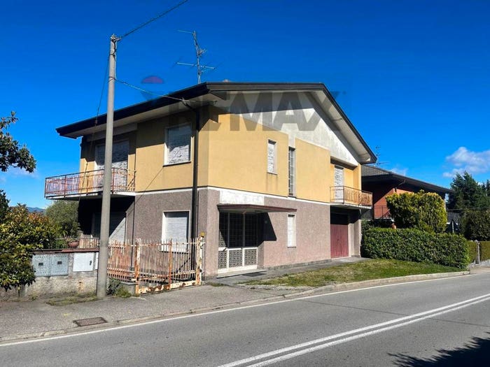 Casa con 6 locali in vendita in Via dello Sport, Centro, Gavirate