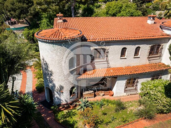 Casa con 6 locali in vendita in Via Romana, Bordighera