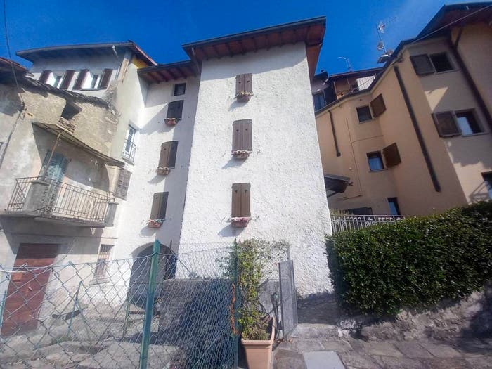 Casa trilocale in vendita in Pognana Lario