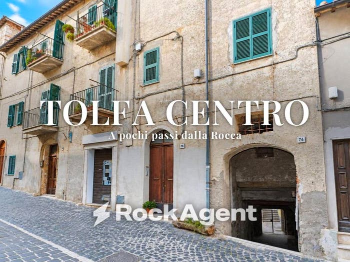 Appartamento trilocale in vendita in Via Annibal Caro, Centro, Tolfa