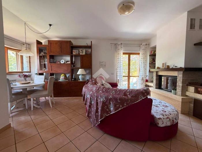 Casa quadrilocale in vendita in Via della Villa, Spina, Marsciano