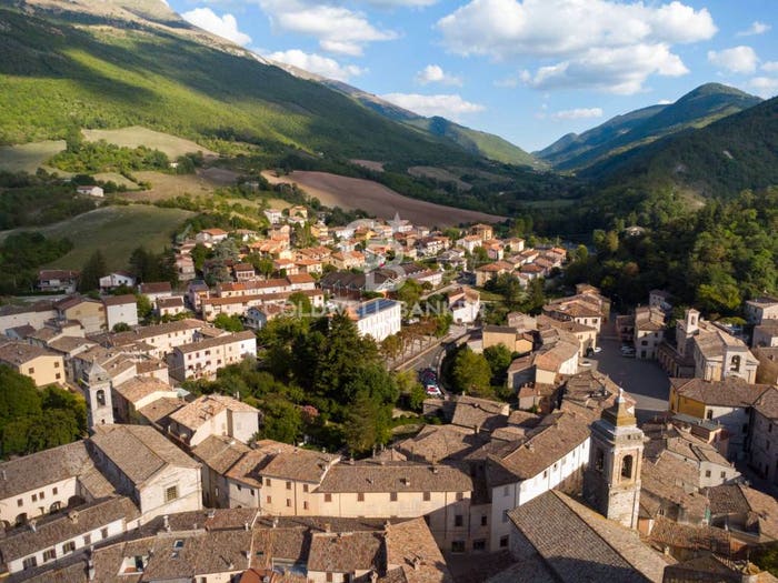 Casa con 6 locali in vendita in Centro, Cantiano