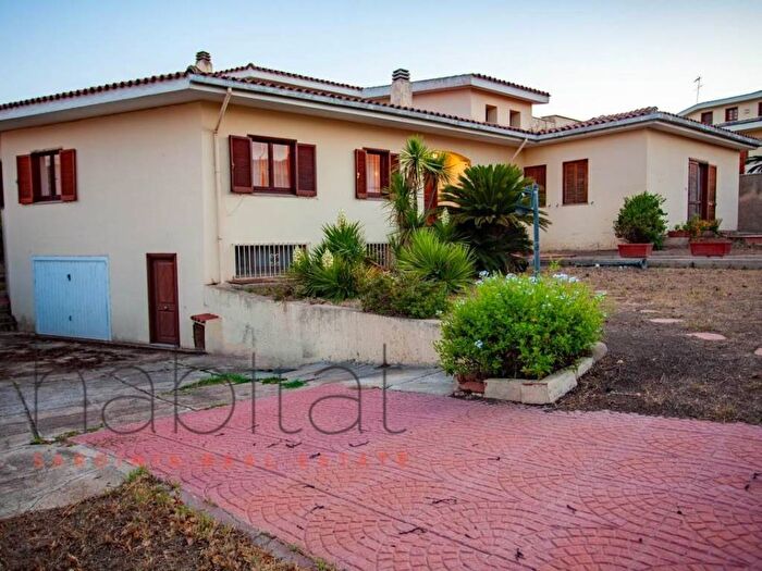 Casa con 6 locali in vendita in Via della Ferula, Baratta, Olbia