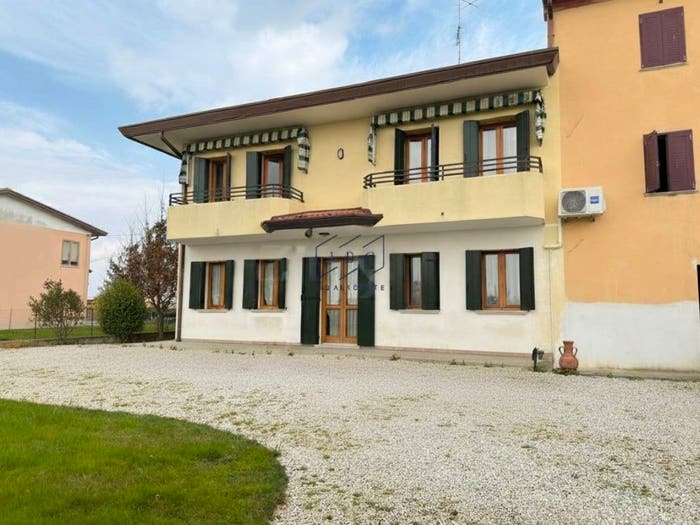Casa trilocale in vendita in Via Pinesi, Ormelle