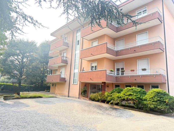Appartamento quadrilocale in vendita in Via Piave, Verano Brianza