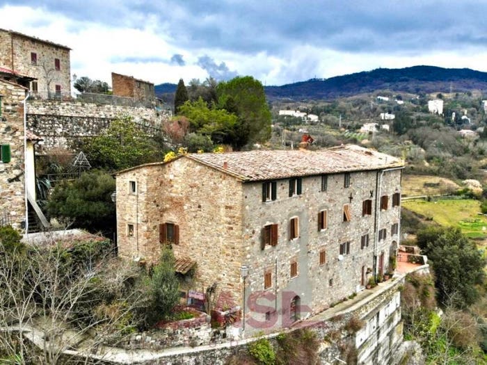 Casa con 6 locali in vendita in Via del Poggiarello, Montecerboli, Pomarance