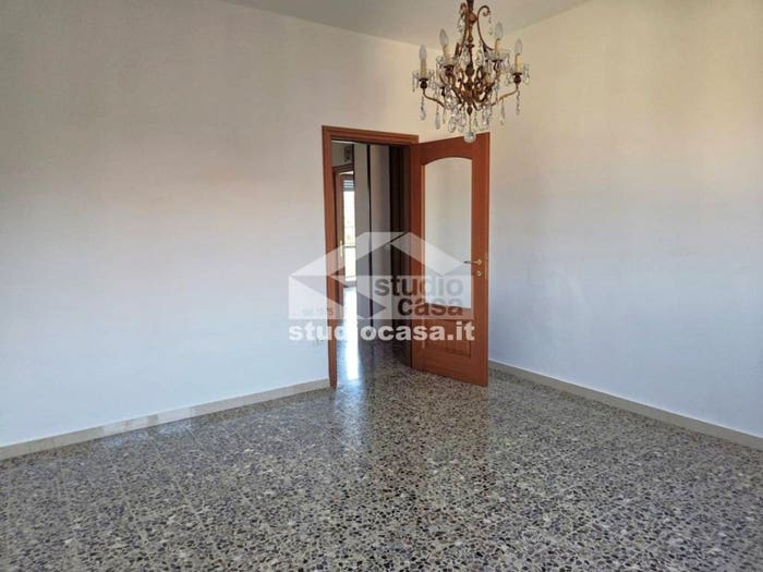 Appartamento quadrilocale in vendita in Piazza Castello, Cremona
