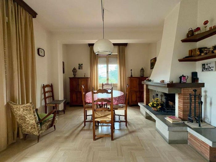 Appartamento quadrilocale in vendita in Via Foscolo, Centro, Gubbio