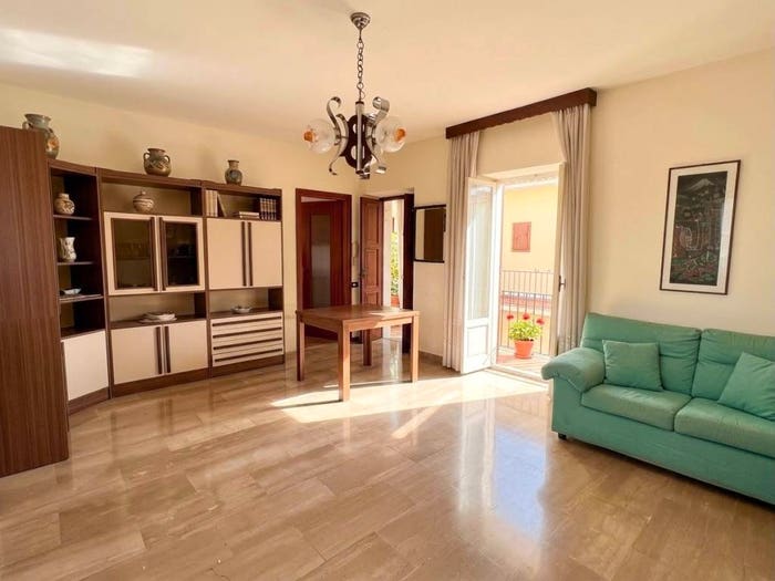Casa quadrilocale in vendita in Via Carrobbio, Predore