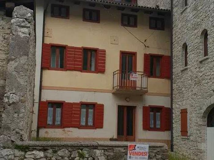 Casa con 6 locali in vendita in Via Enrico Toti, Centro, Claut