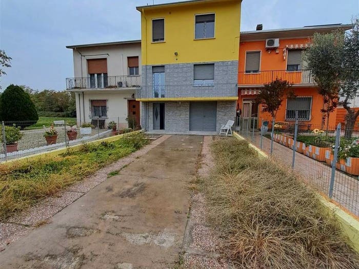 Casa quadrilocale in vendita in Revere, Borgo Mantovano