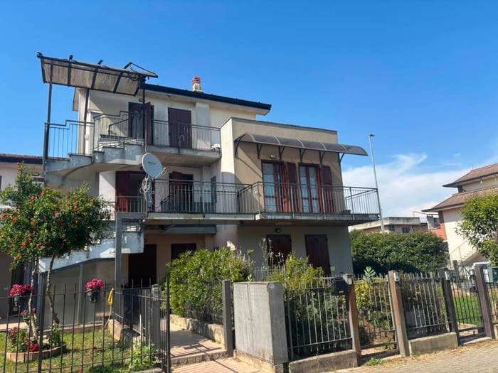 Appartamento trilocale in vendita in Via Maggiore, Acqualunga, Borgo San Giacomo