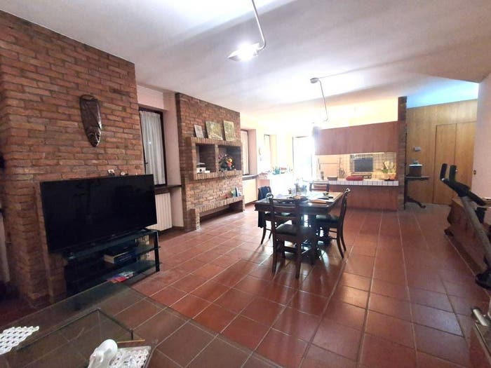Appartamento trilocale in vendita in CASTEGGIO VIA CARLITO SCLAVI, Centro, Casteggio