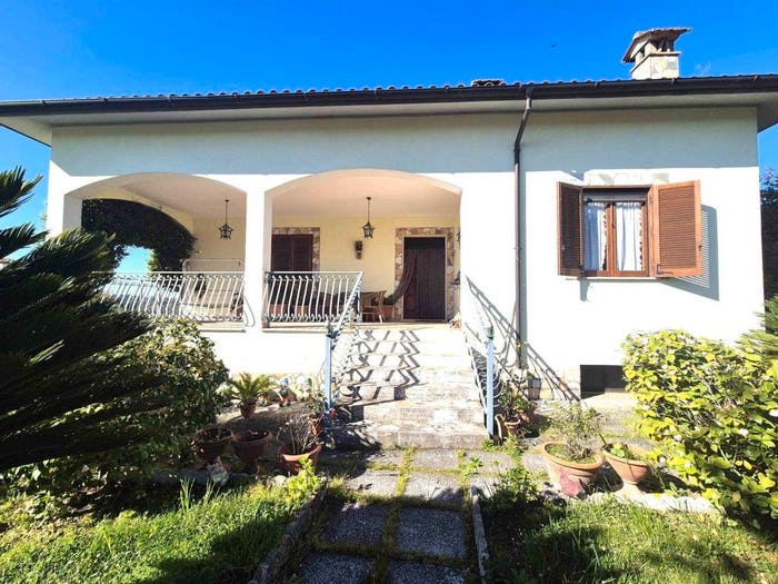 Casa quadrilocale in vendita in Via Polledrara, Fara in Sabina