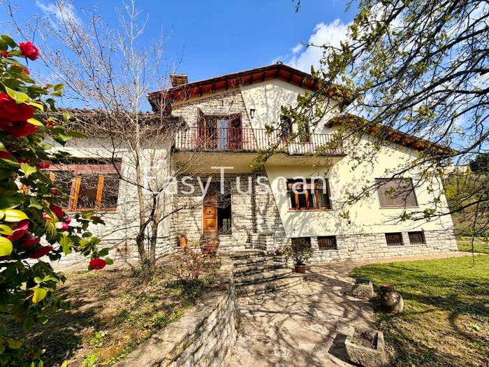 Casa con 6 locali in vendita in Piazza Domenico Martini, Centro, Borgo a Mozzano