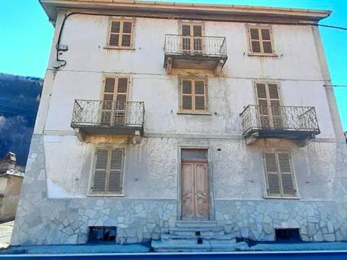 Casa con 6 locali in vendita in Centro, Chiomonte