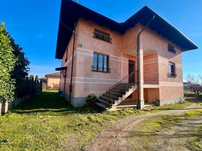 Casa con 5 locali in vendita in Via Franco Bianco, Candelo