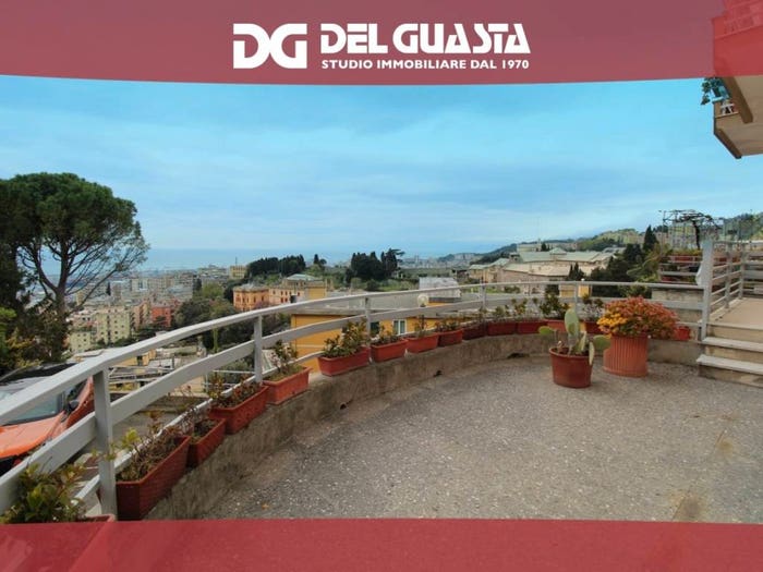Appartamento con 6 locali in vendita in Via Domenico Chiodo, Castelletto, Genova