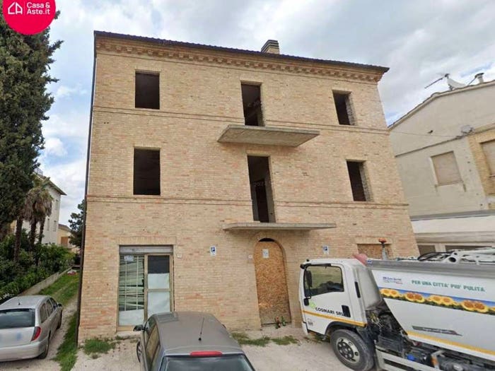 Casa con 6 locali in vendita in Viale Montolmo e, Centro, Corridonia