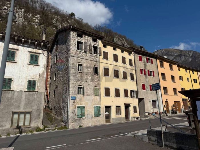 Casa con 6 locali in vendita in Via Roma, Castello Lavazzo, Longarone